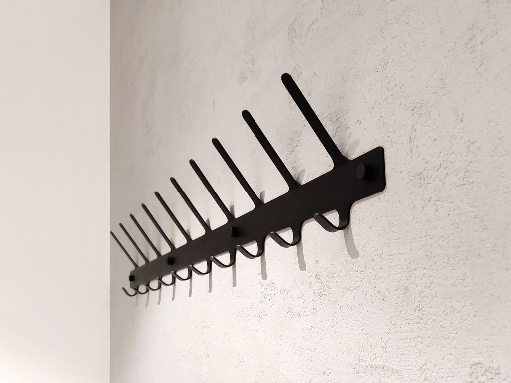 Simple metal clothes hanger 100 cm - Image 4