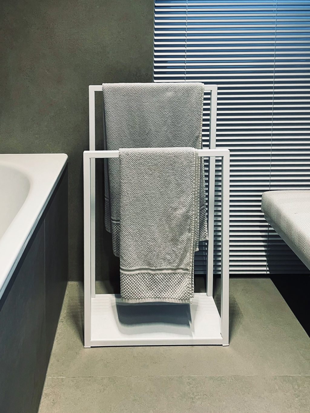 Free Standing Towel Rack S - Image 3