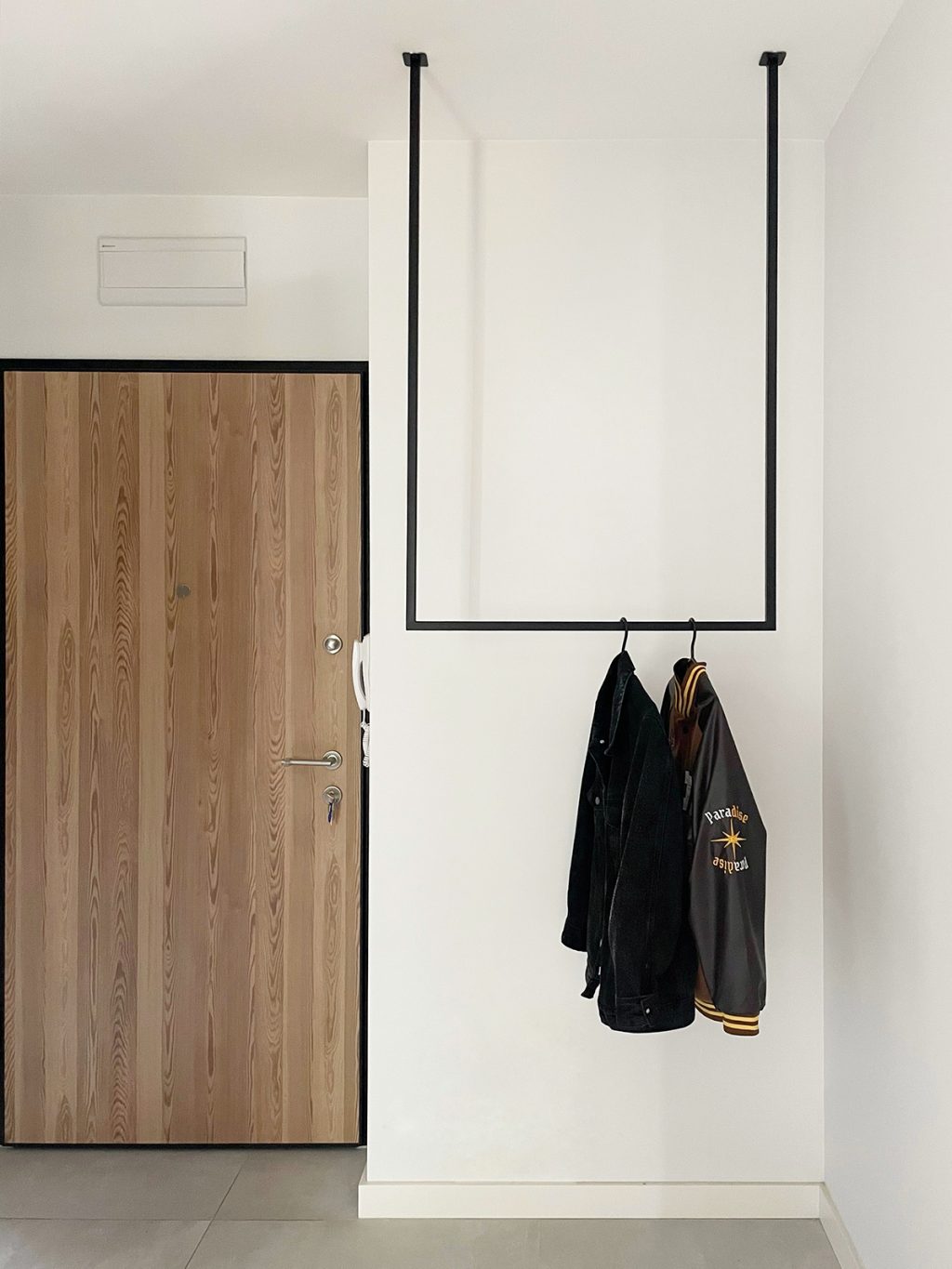 Ceiling Towel Rail Single L - Image 3